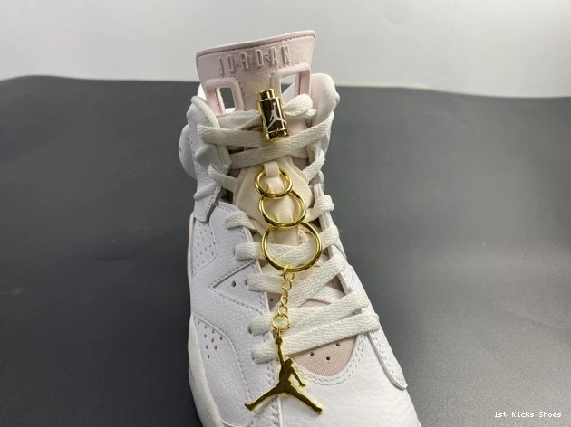 1st Kicks Jordan Gold (W) 6 Retro DH9696-100 Hoops Air 0801